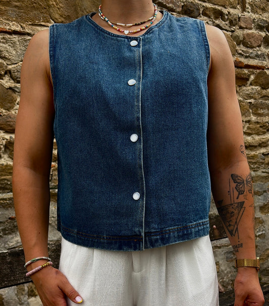 Le gilet en jeans