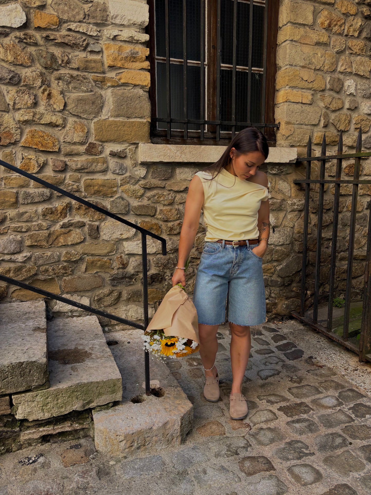 Top jaune