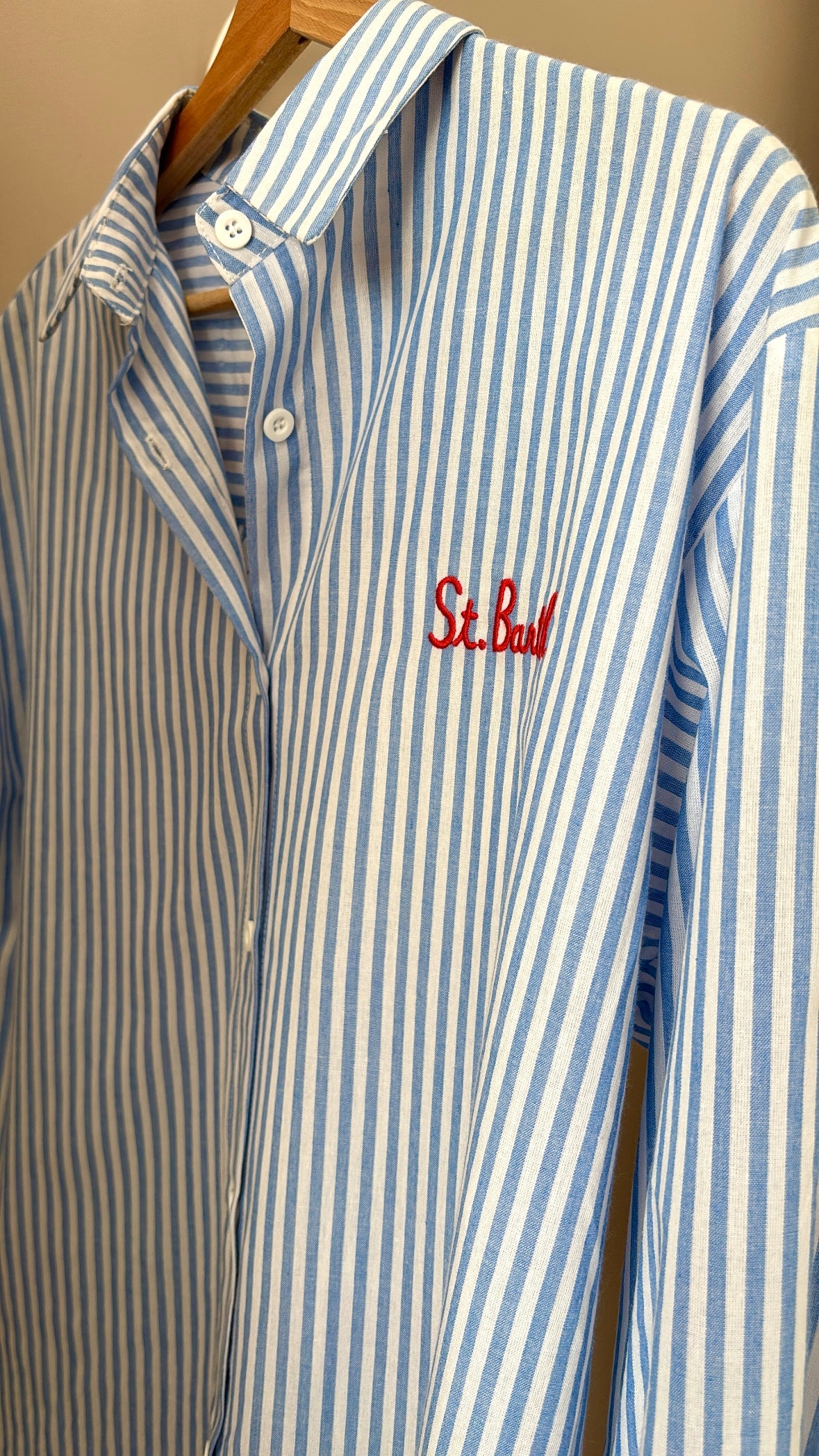 Chemise à rayures brodée
