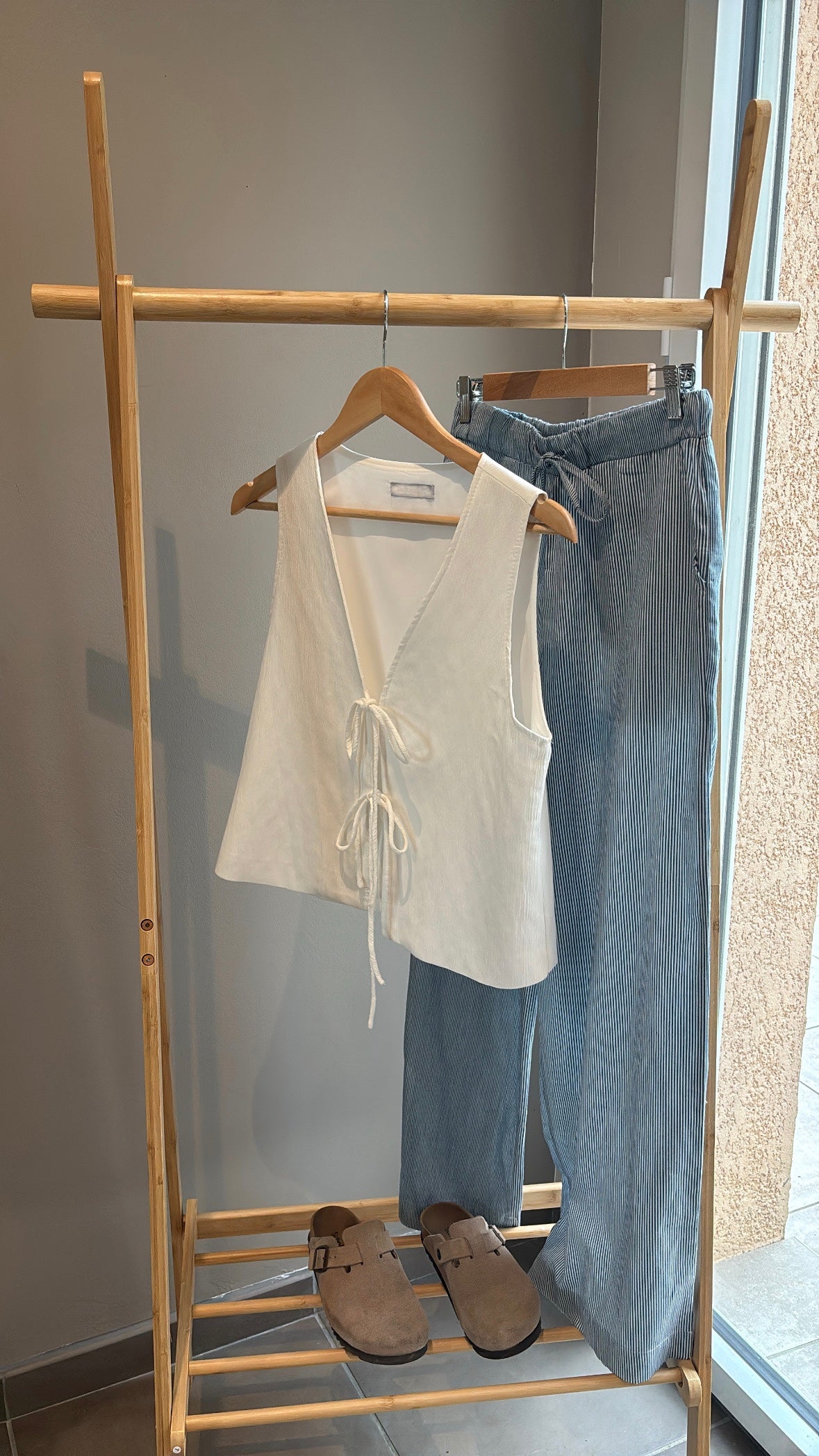 Le pantalon à rayures