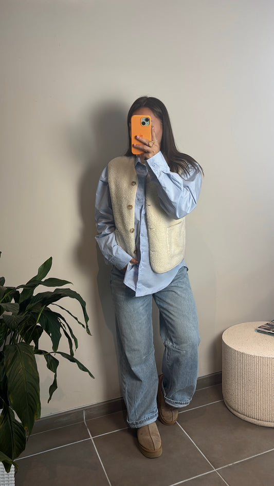 La chemise bleu clair