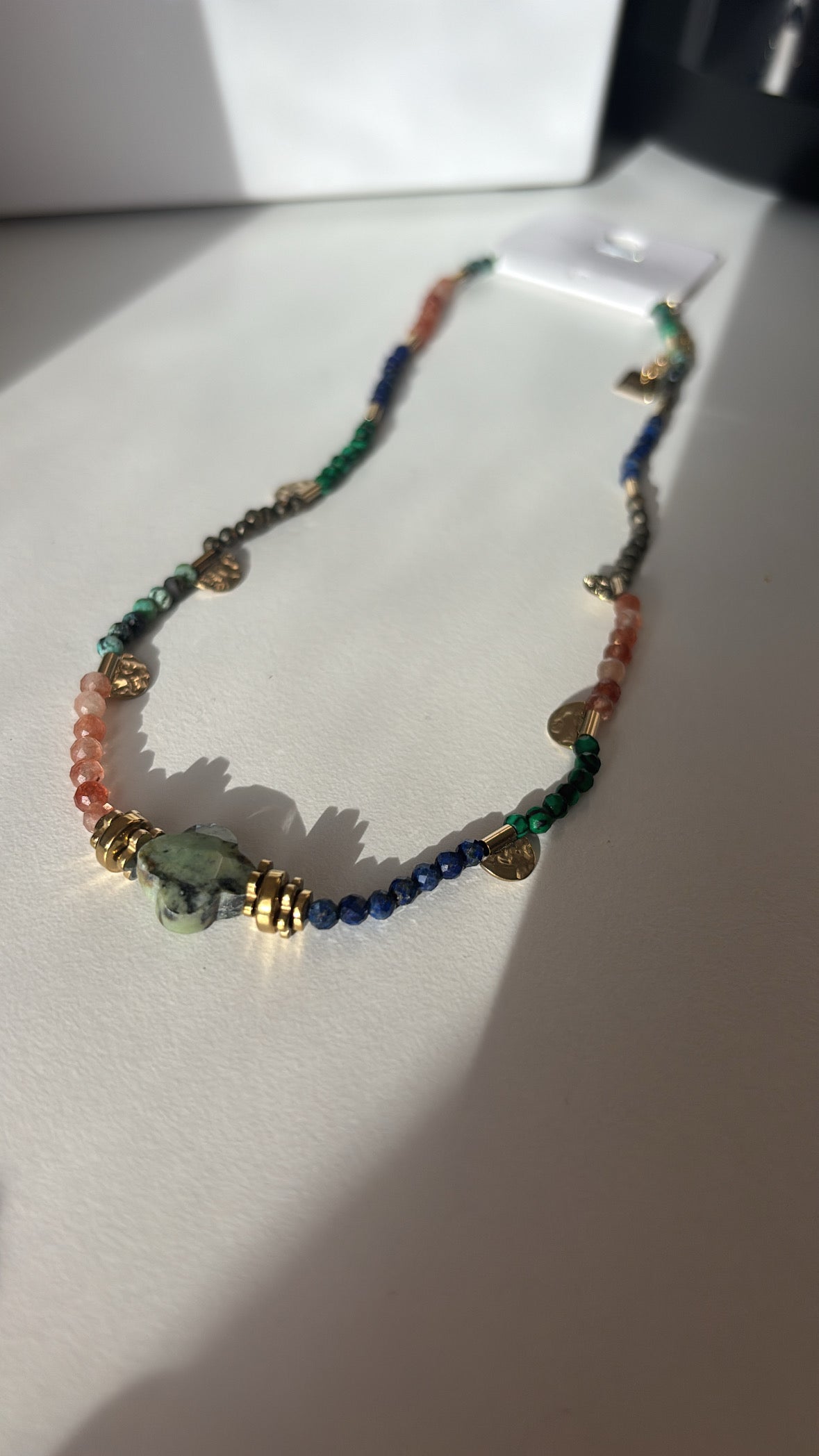 Collier perlé effet marbré